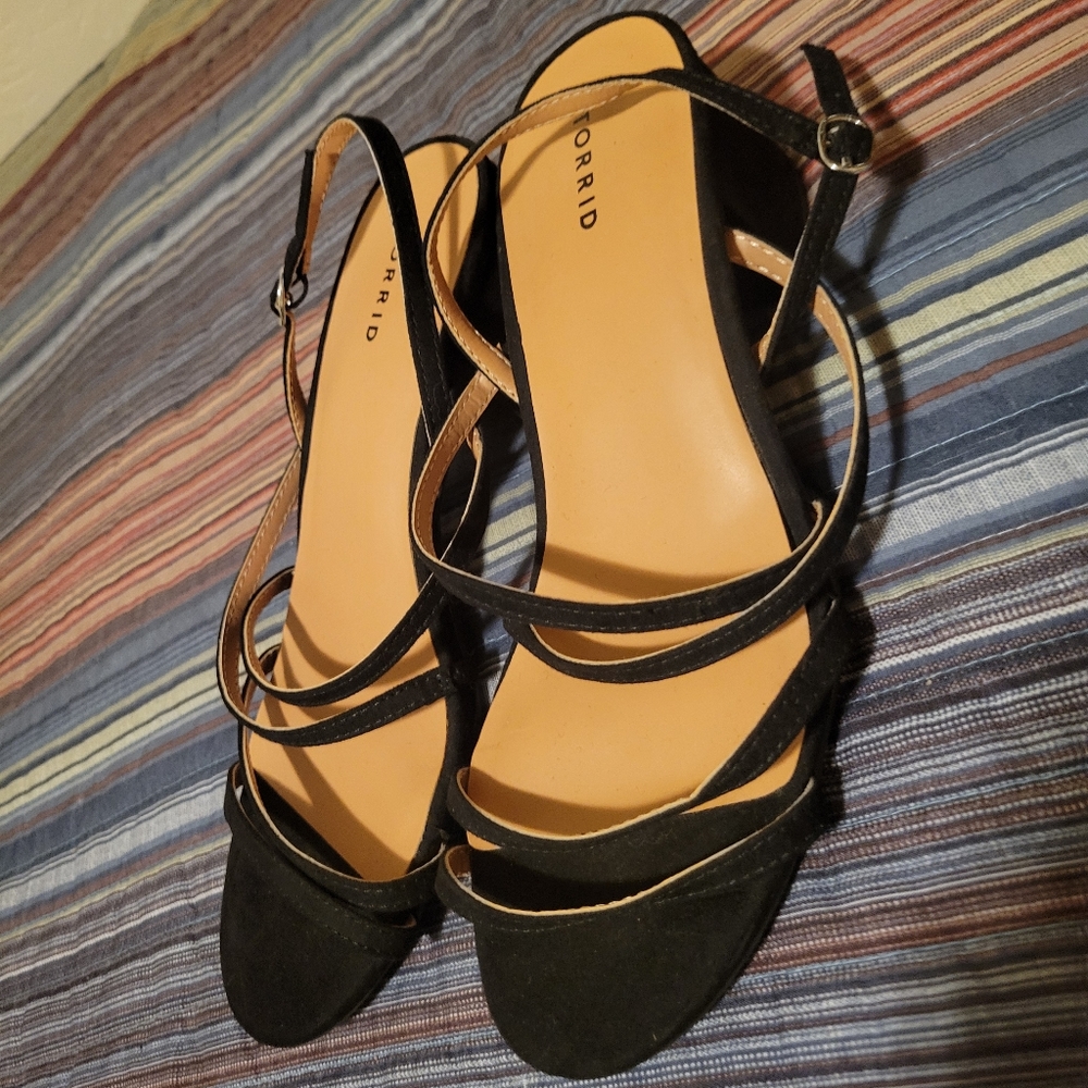 Torrid block heel black strappy sandals size 8.5W